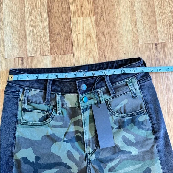 DRIFTWOOD Two-Tone Camo & Charcoal Cropped Jeans - Picture 14 of 15